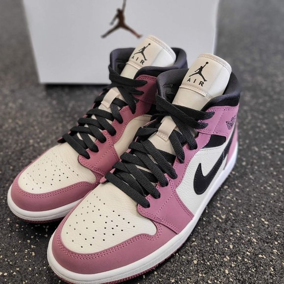 Nike Air Jordan 1 Mid Light Mulberry White Black Size 9W DC7267-500 - Picture 2 of 8